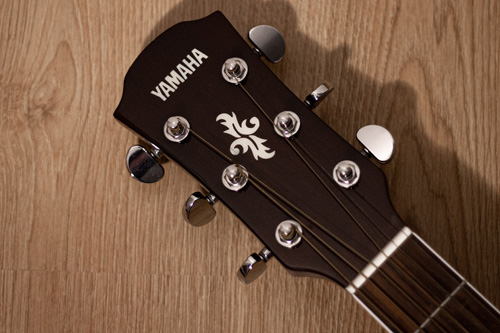 chitarra acustica yamaha
